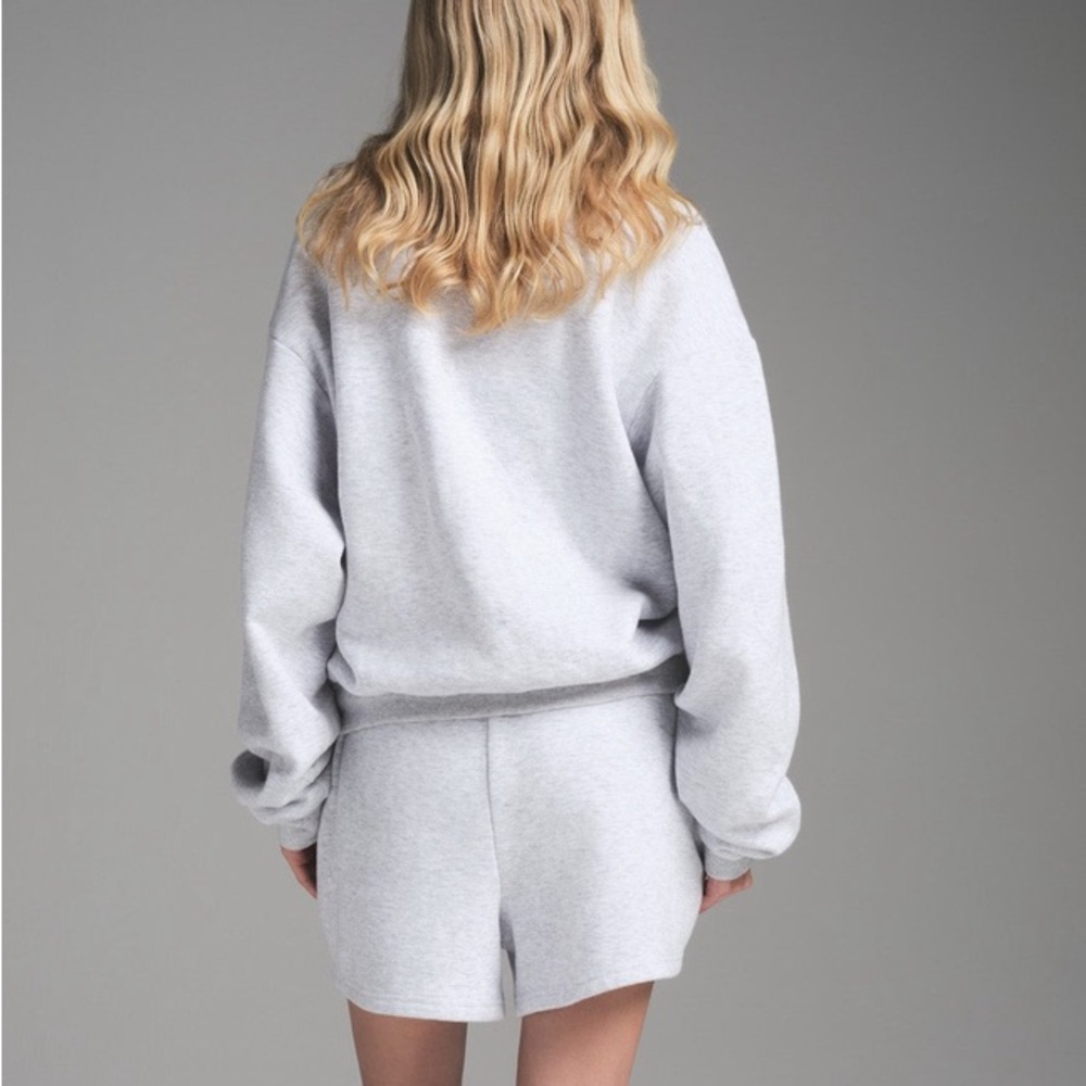 Skims  sweatshirt 
LIGHT HEATHER GREY ( M SWEATSHIRT - Picture 2 of 5